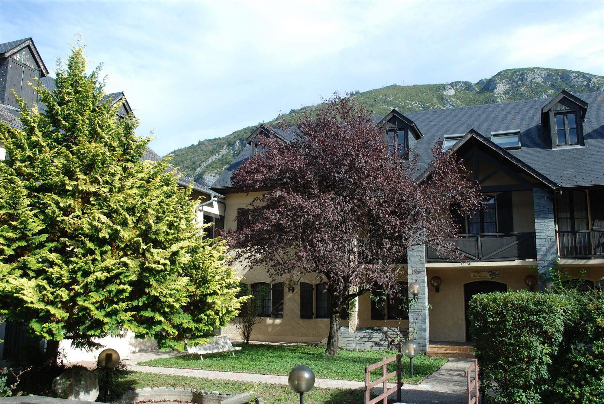 Les Gentianes Hotel Aspin-en-Lavedan Exterior photo